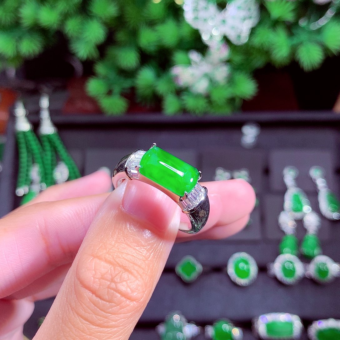 颈饰未镶嵌翡翠君*天然