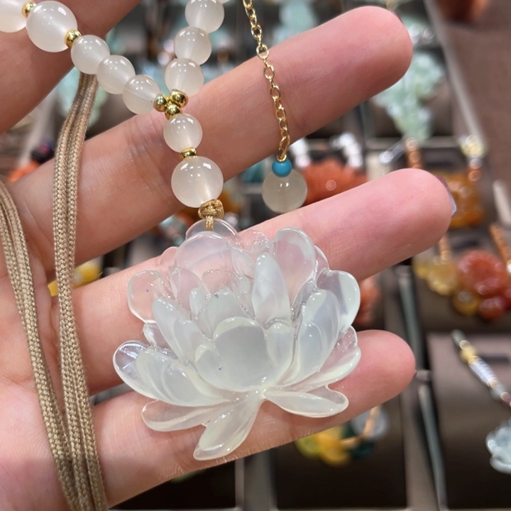 蛇纹石玉颈饰未镶嵌