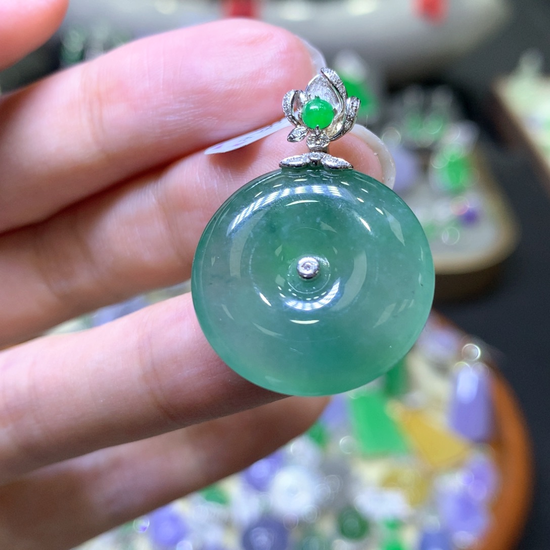 【闪购商品】翡翠颈饰18K金镶嵌翡翠吊坠项链