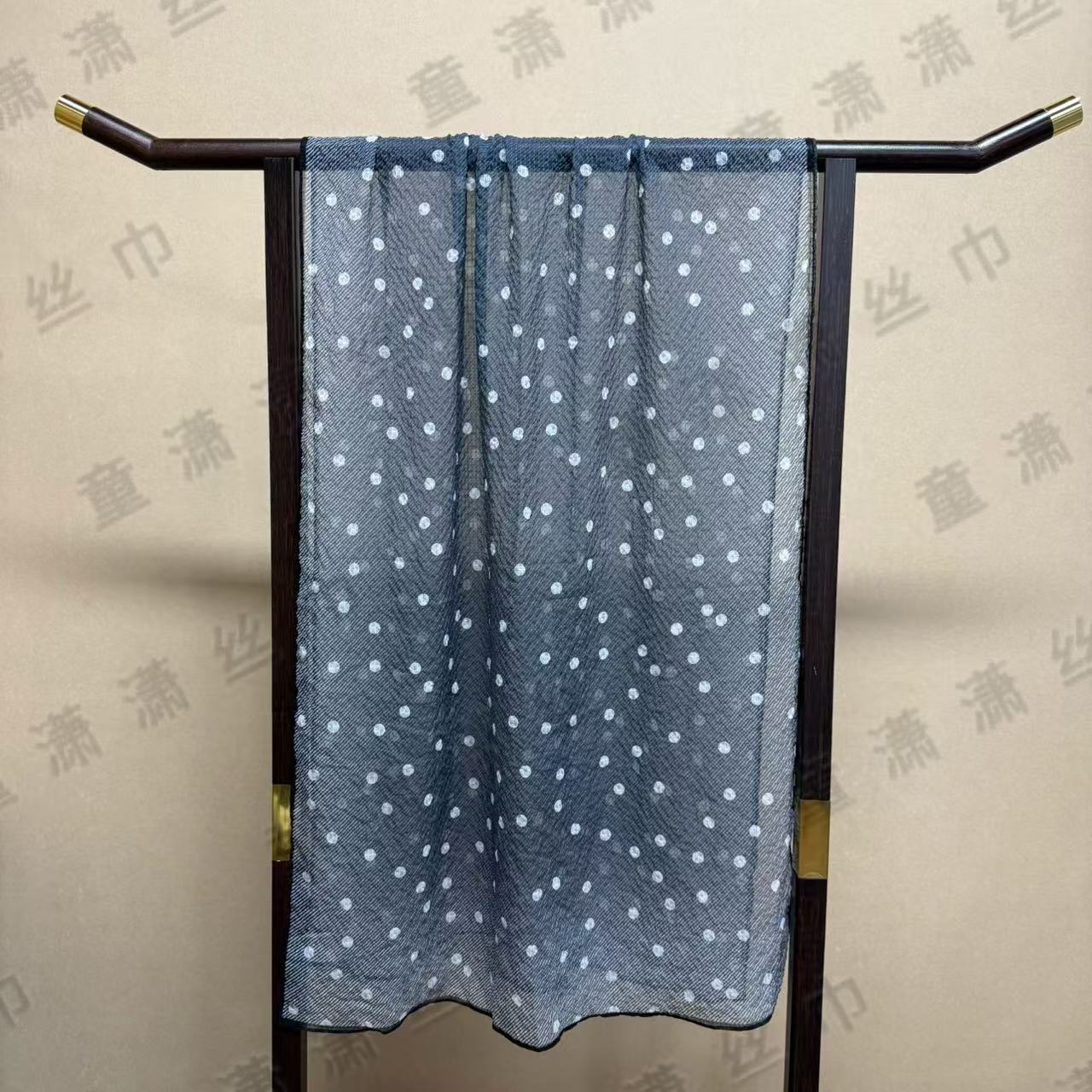 （灰雾波点）薯莨珍珠绉70*180左右围巾