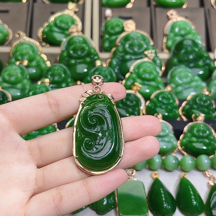 和田玉（碧玉）颈饰18K金镶嵌