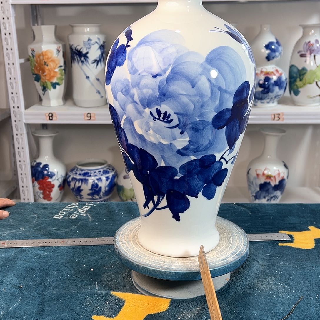 摆件景德镇陶瓷梅青牡