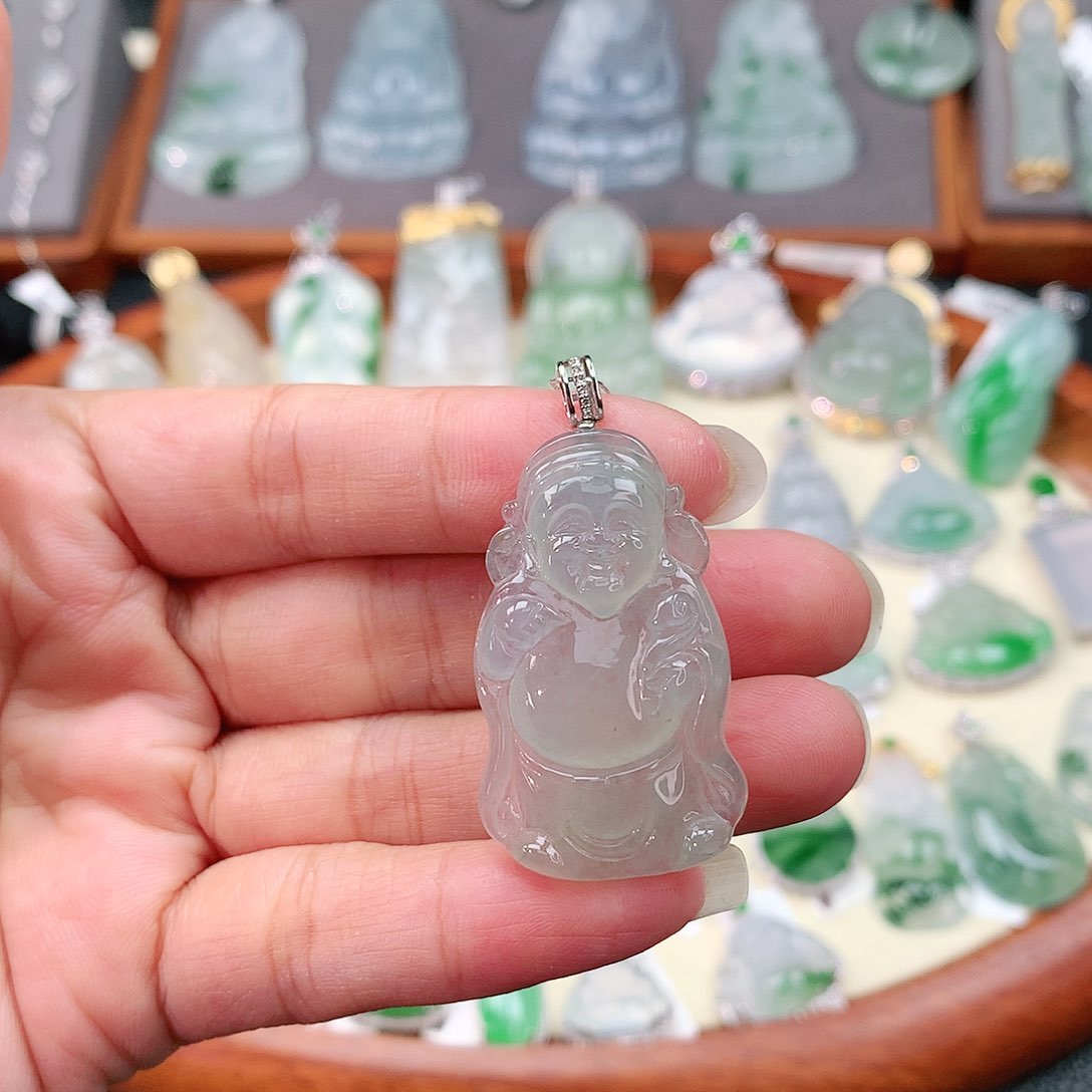 颈饰18K金镶嵌翡翠财神爷