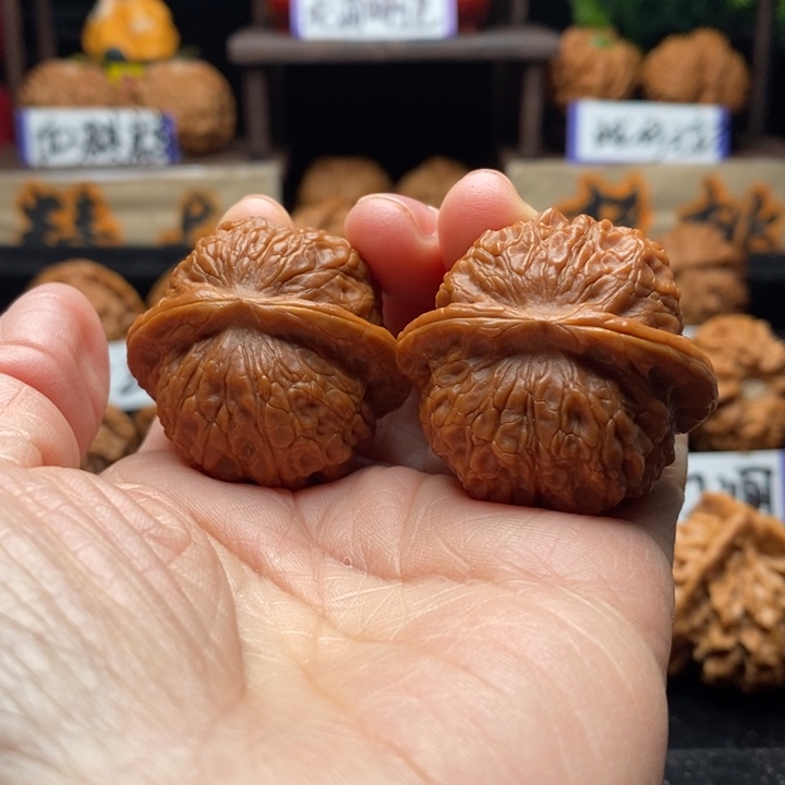 文玩核桃把件血麒麟