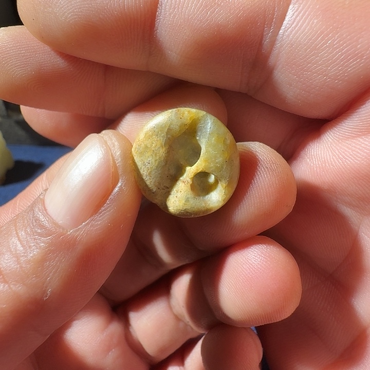 用***雨透闪石质玉未镶嵌挂件