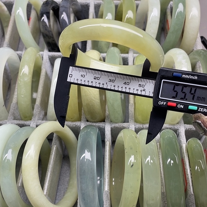 蛇纹石玉未镶嵌手镯，139