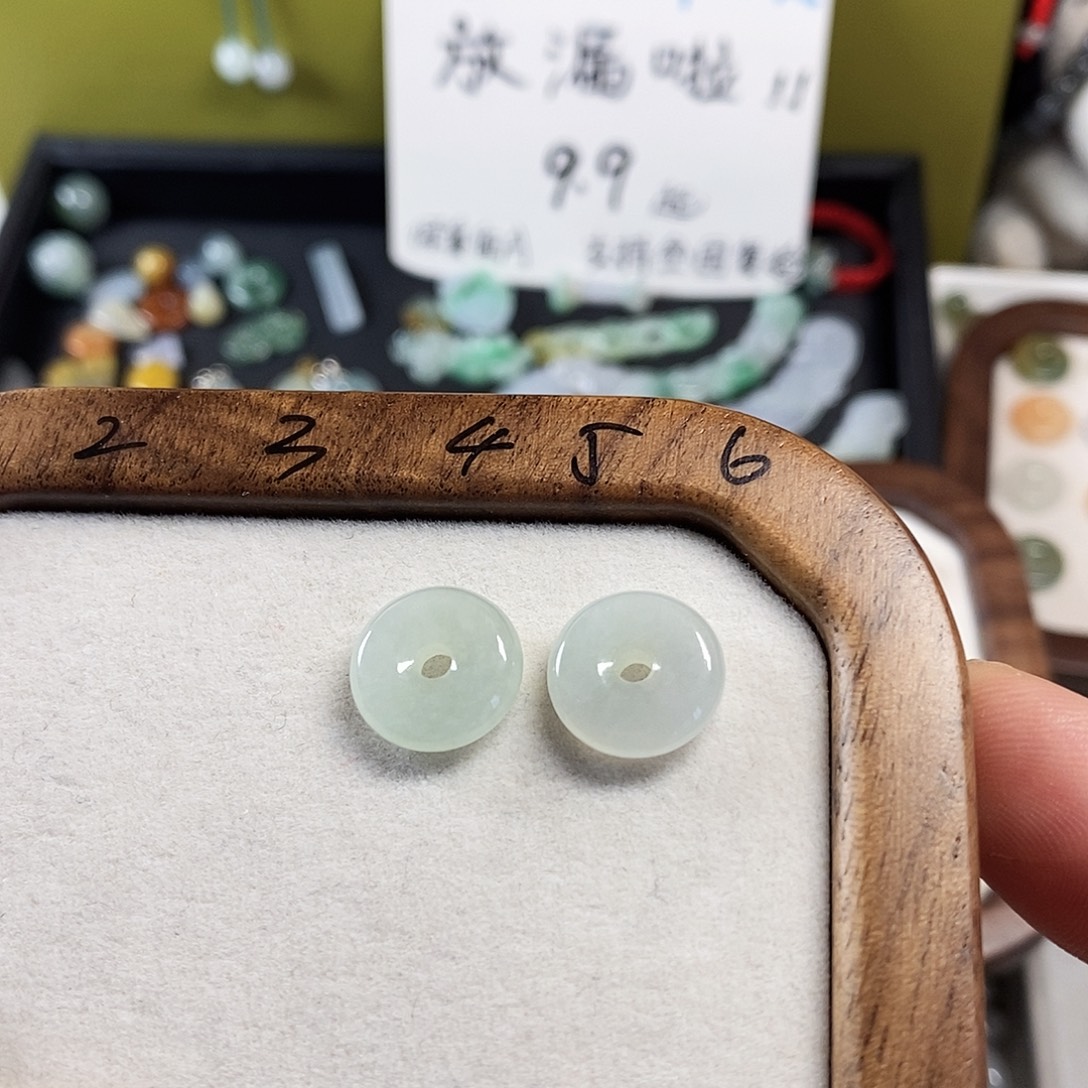 乐***乐翡翠未镶嵌颈饰小滴溜