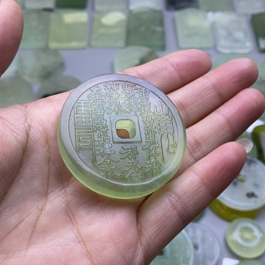 蛇纹石玉颈饰未镶嵌我****由颈饰