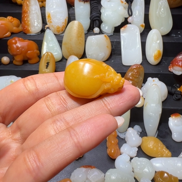 和田玉颈饰未镶嵌爱***澡