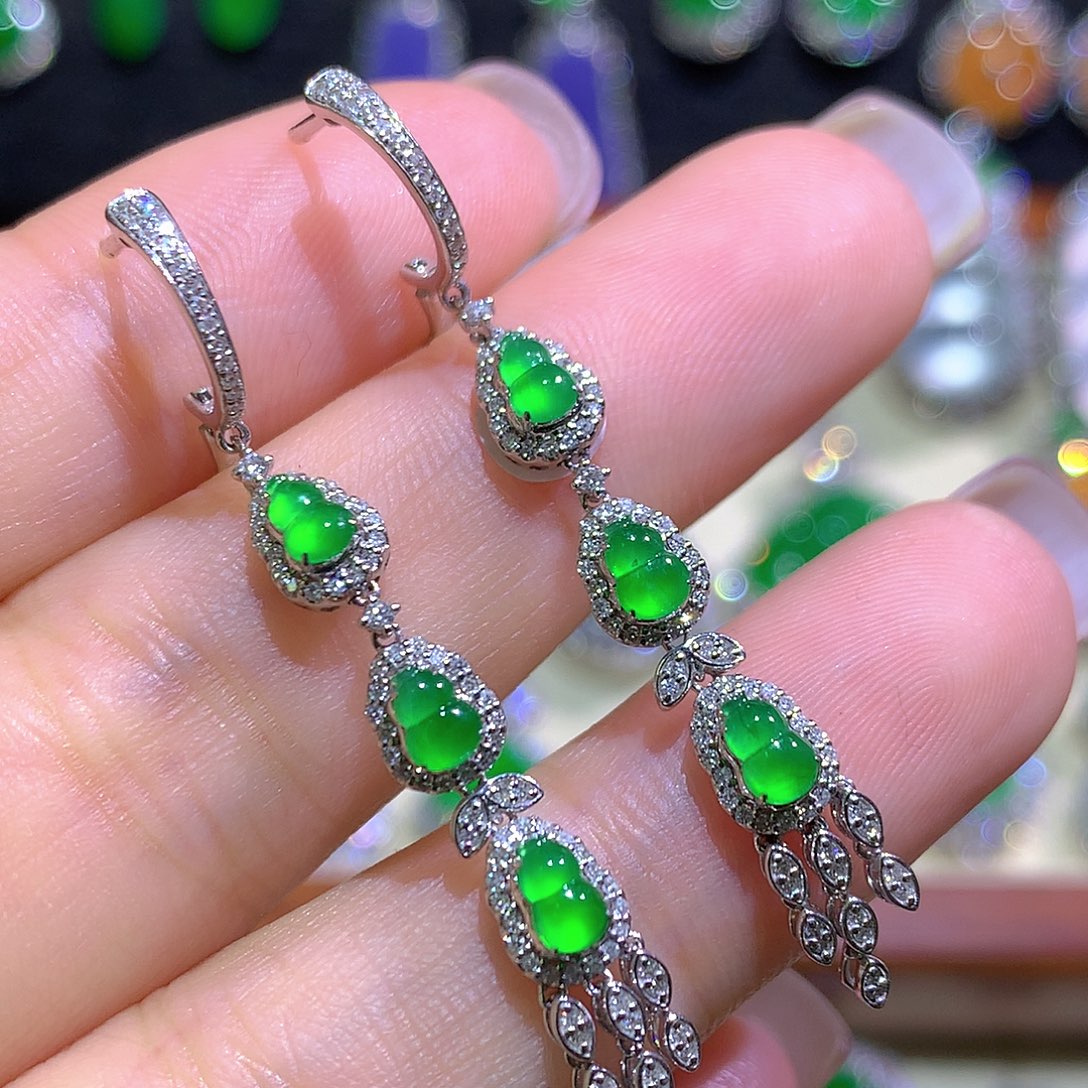 翡翠18K金镶嵌耳饰高冰满绿葫芦