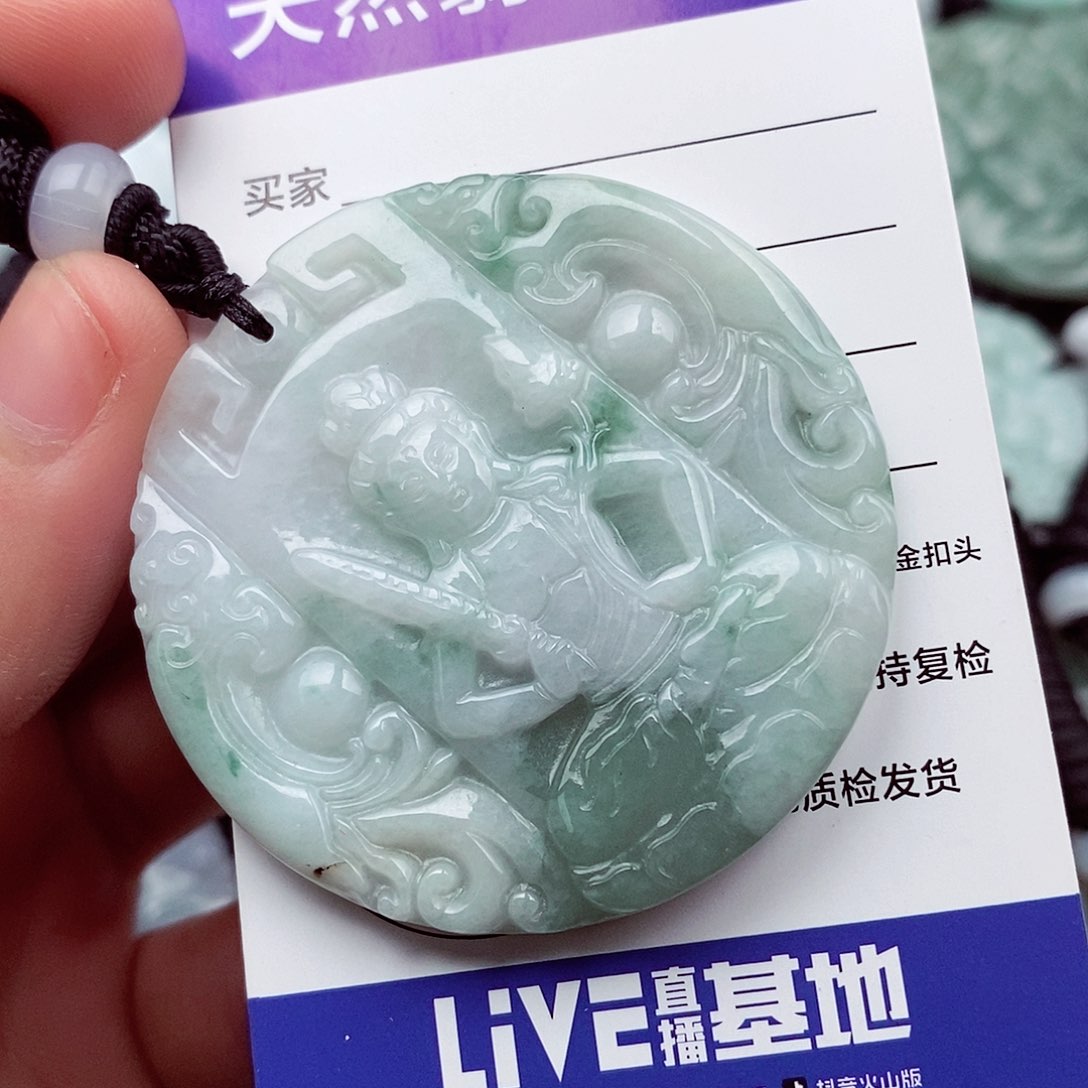 翡翠挂件未镶嵌翡翠