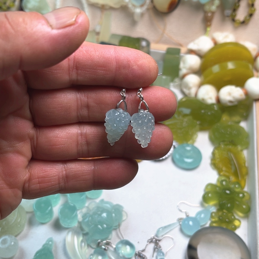 蛇纹石玉未镶嵌颈饰