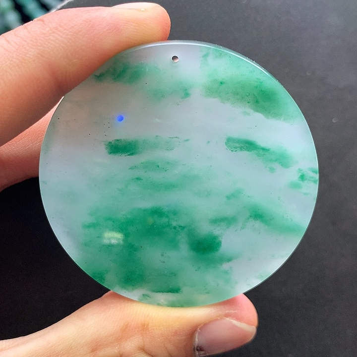 石英质玉未镶嵌颈饰