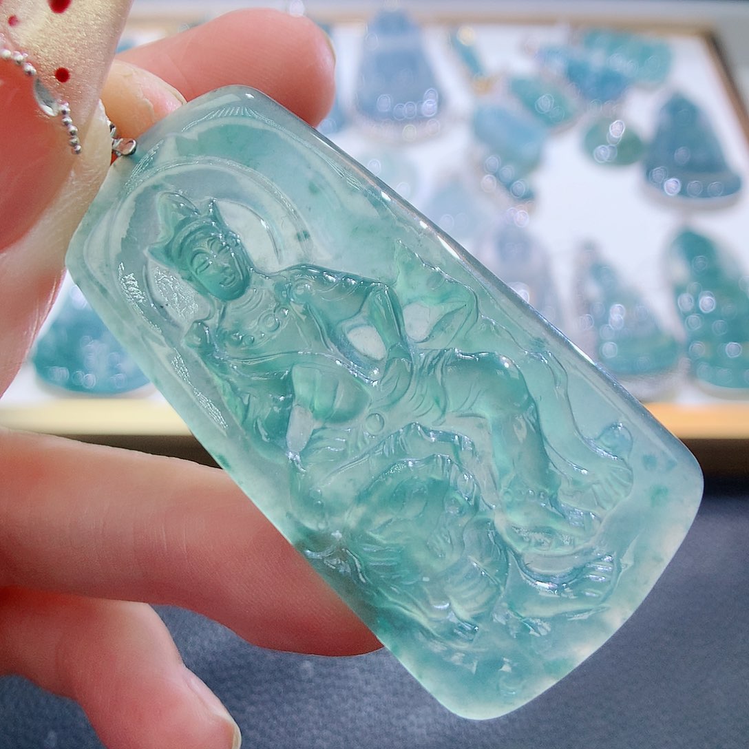 翡翠颈饰18K金镶嵌翡翠