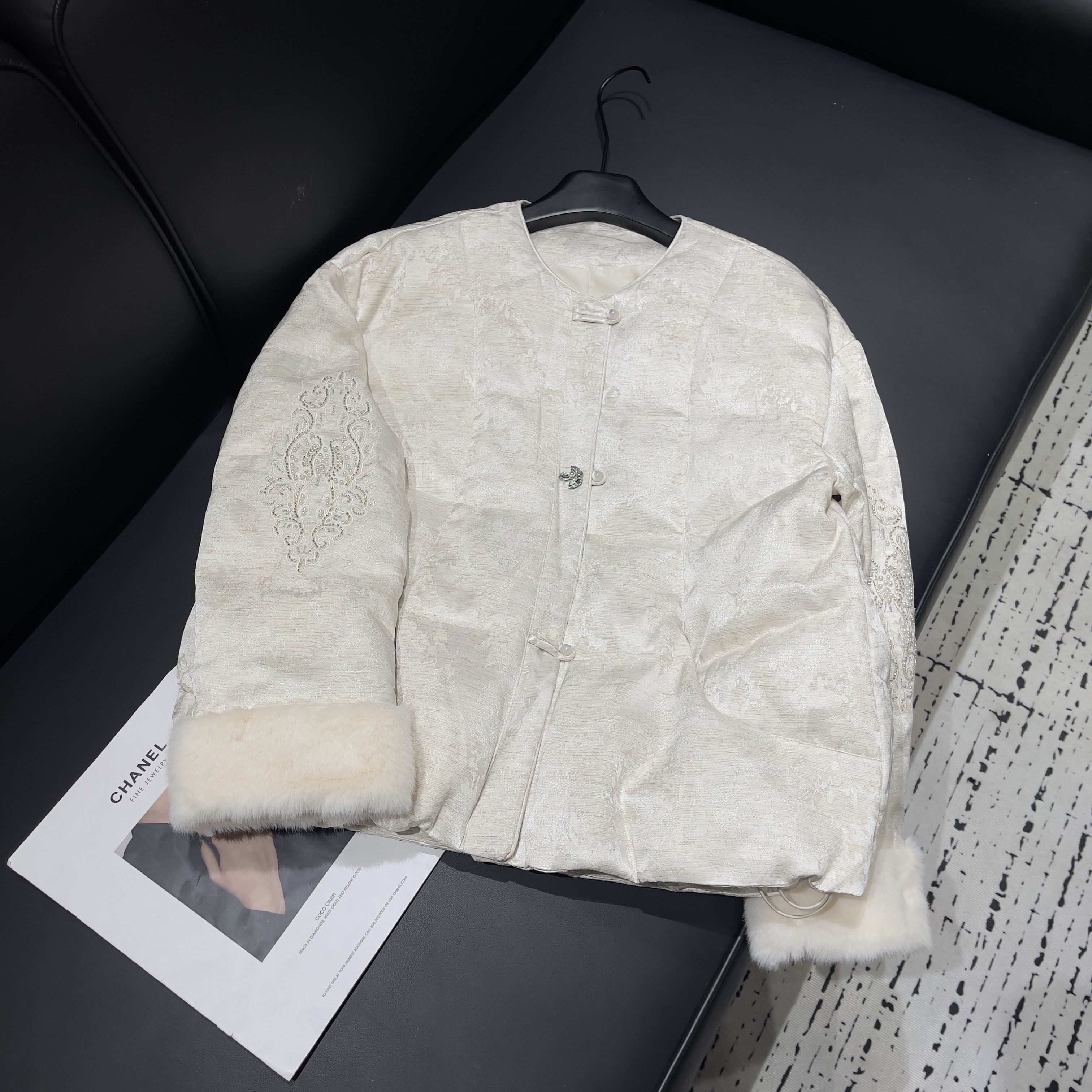 KW【浣花绫】南油新款新中式国风刺绣提花短款白鸭绒外套羽绒服女