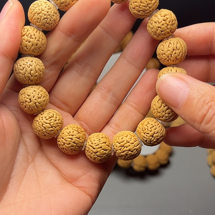 桃核吊坠野生蚂蚁手串