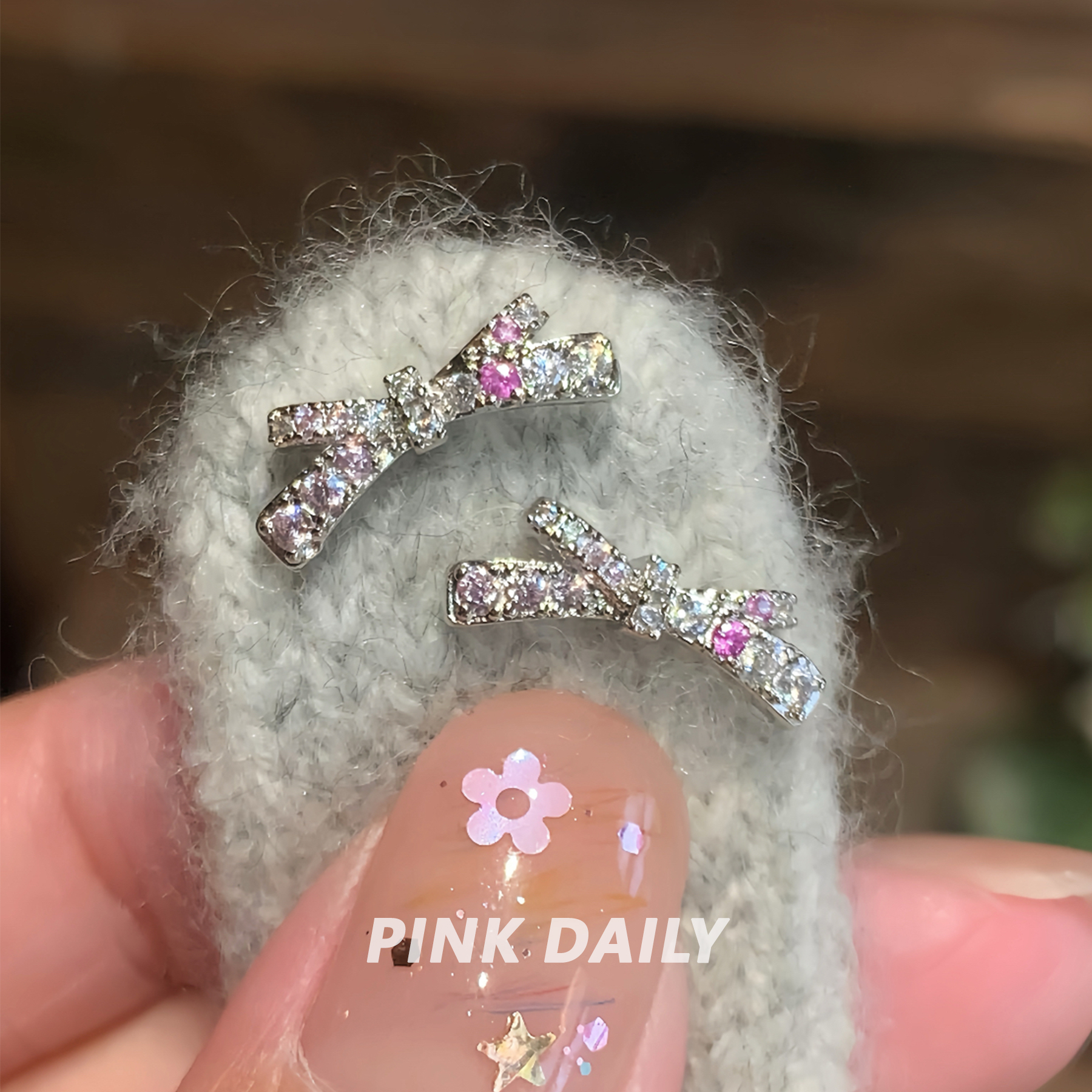 钛钢耳饰 Pink Daily粉色超闪满钻蝴蝶结耳钉女钛钢精致耳骨钉