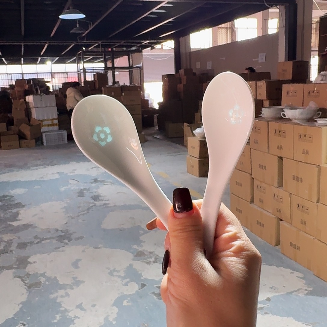 白瓷小勺两个小微瑕