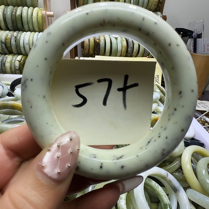 透闪石-蛇纹石玉未镶嵌手镯