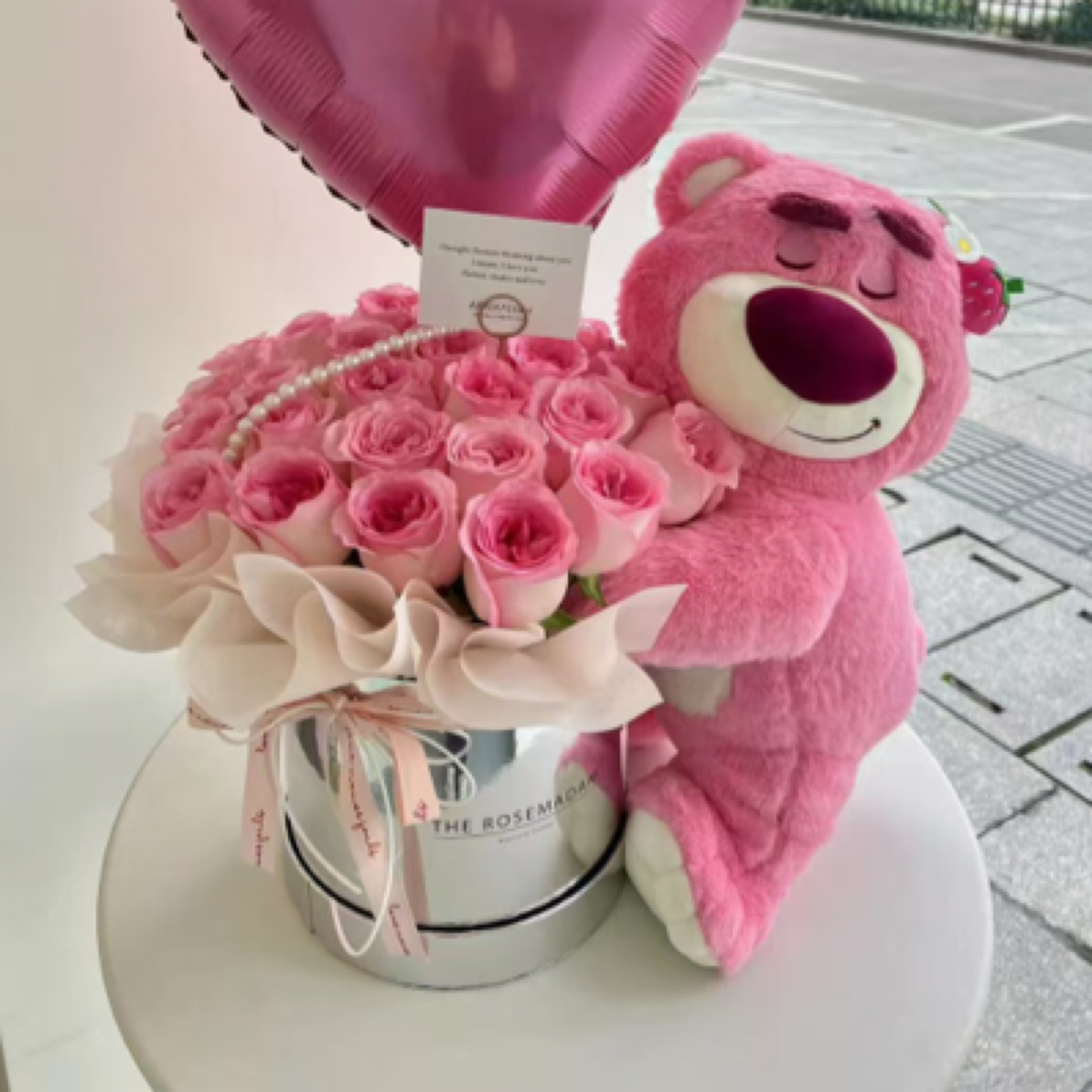 【抱抱熊】33朵红玫瑰玫瑰草莓熊抱抱桶玩偶花束玩偶礼物送女友送闺蜜爱人生日礼物