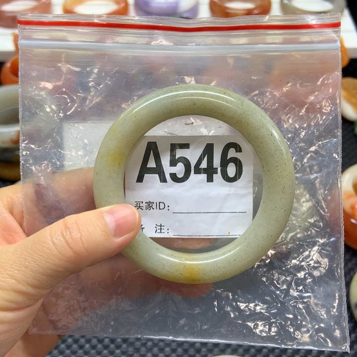 *****石英质玉未镶嵌手镯