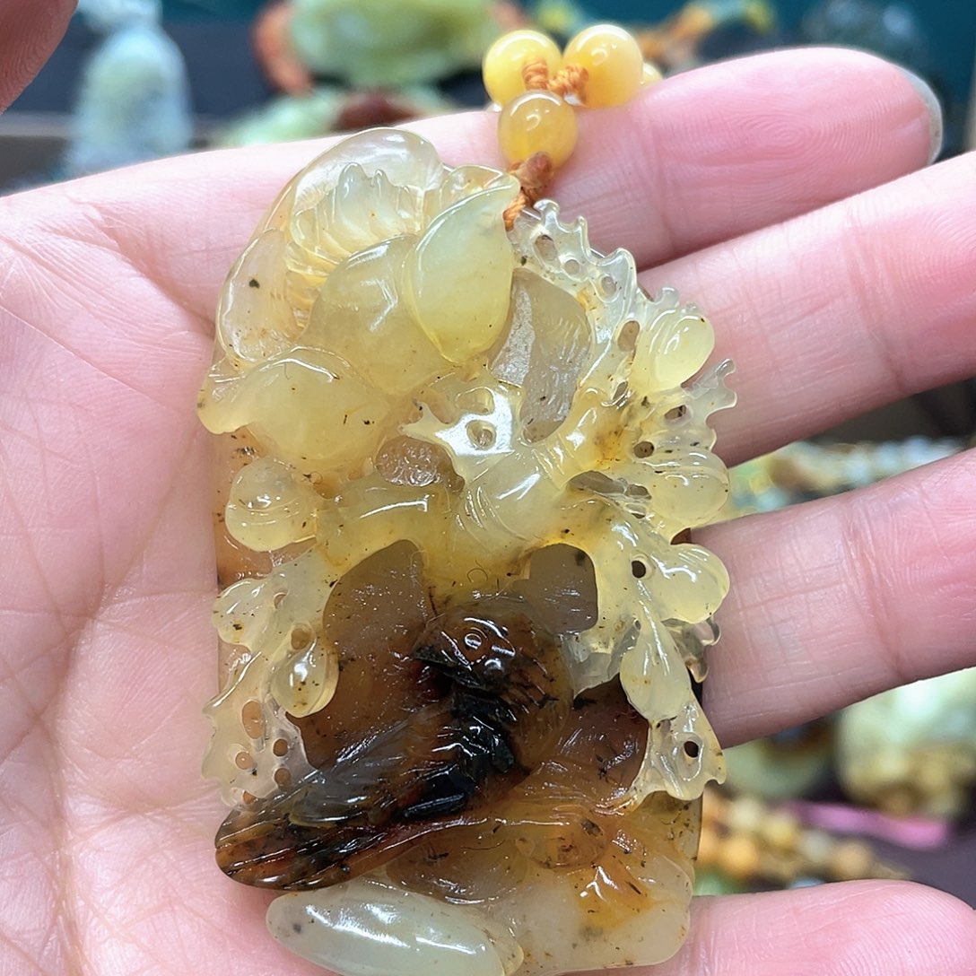 蛇纹石玉颈饰未镶嵌