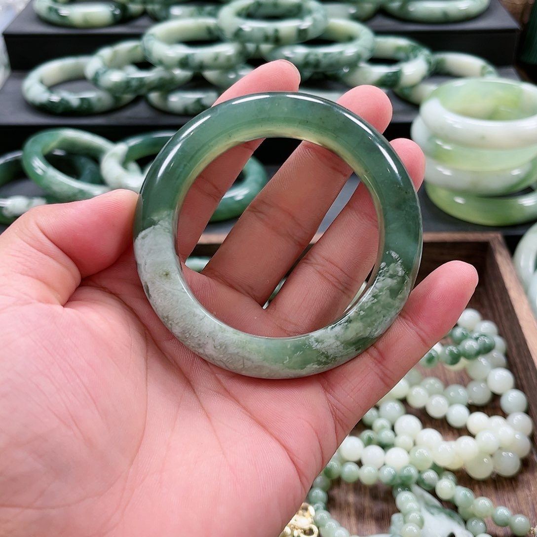 【闪购商品】未镶嵌透闪石-蛇纹石玉手镯青*