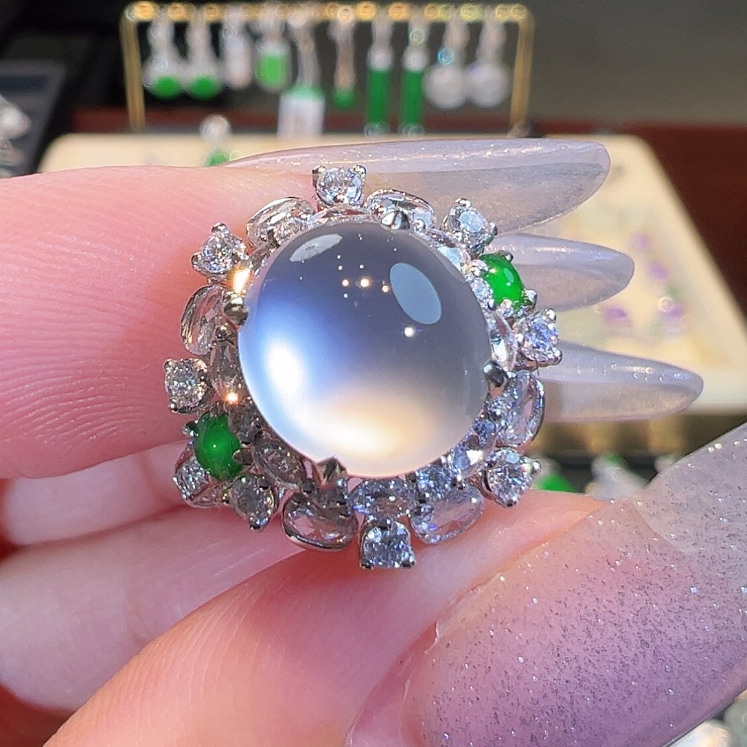 翡翠戒指18K金镶嵌翡翠