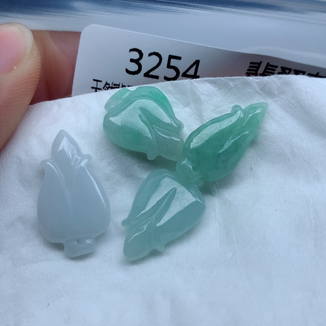 翡翠颈饰未镶嵌手串