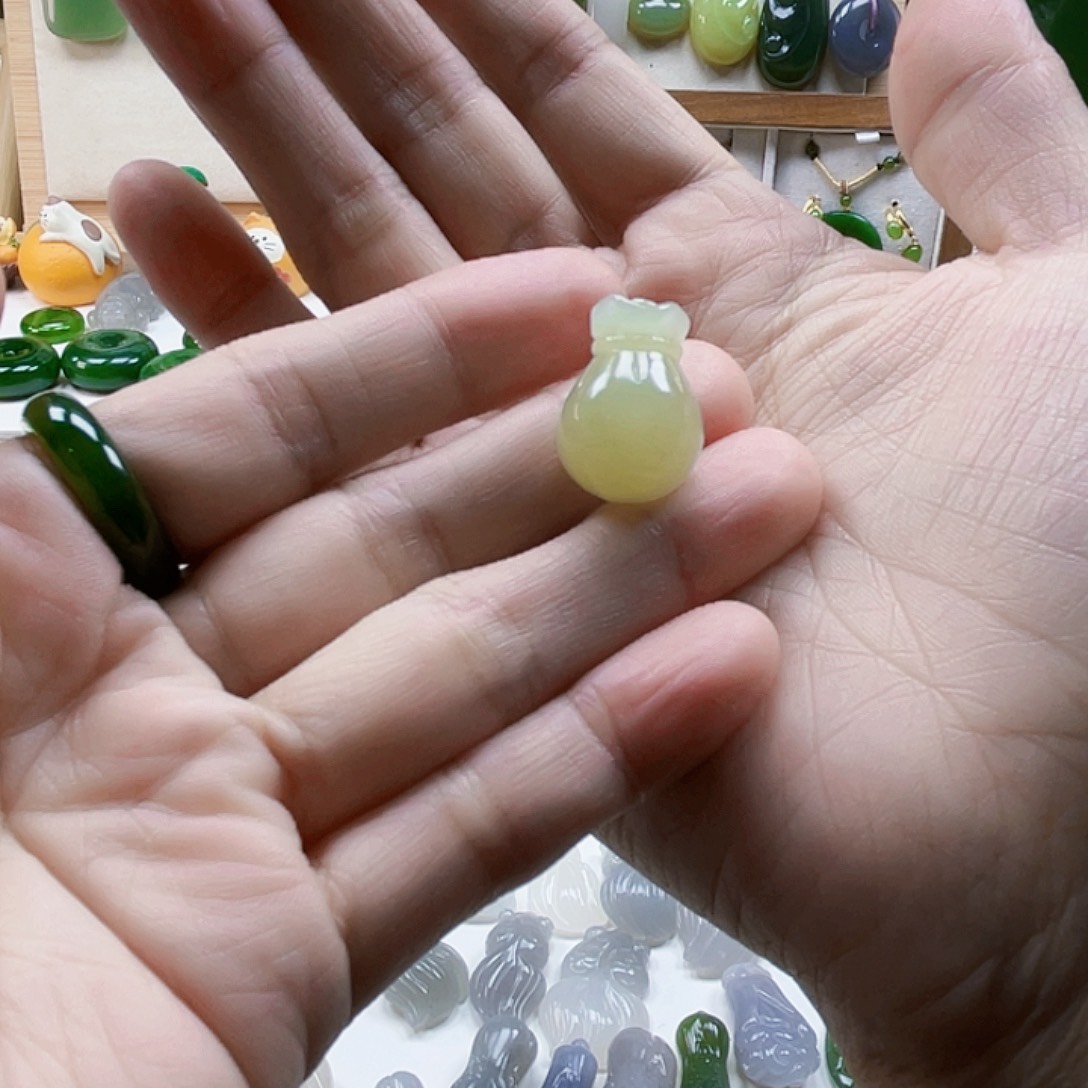 临***集和田玉未镶嵌吊坠(不含链)