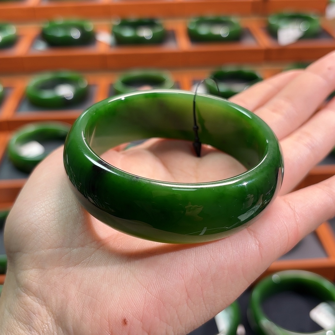 和田玉（碧玉）未镶嵌手镯红皮辣绿5758