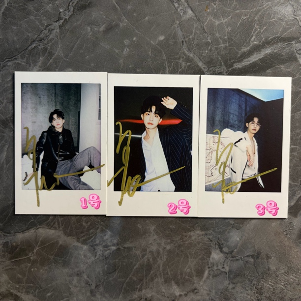 【官方正版】何运晨男人装杂志小卡拍立得小卡 明星周边