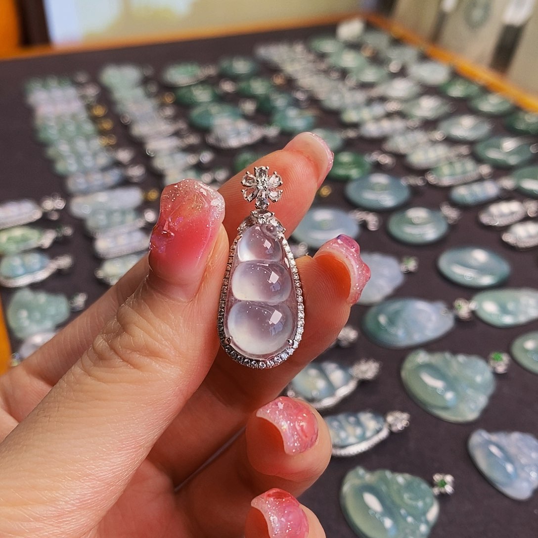 翡翠18K金镶嵌吊坠(赠链)天然缅甸翡翠吊坠福豆