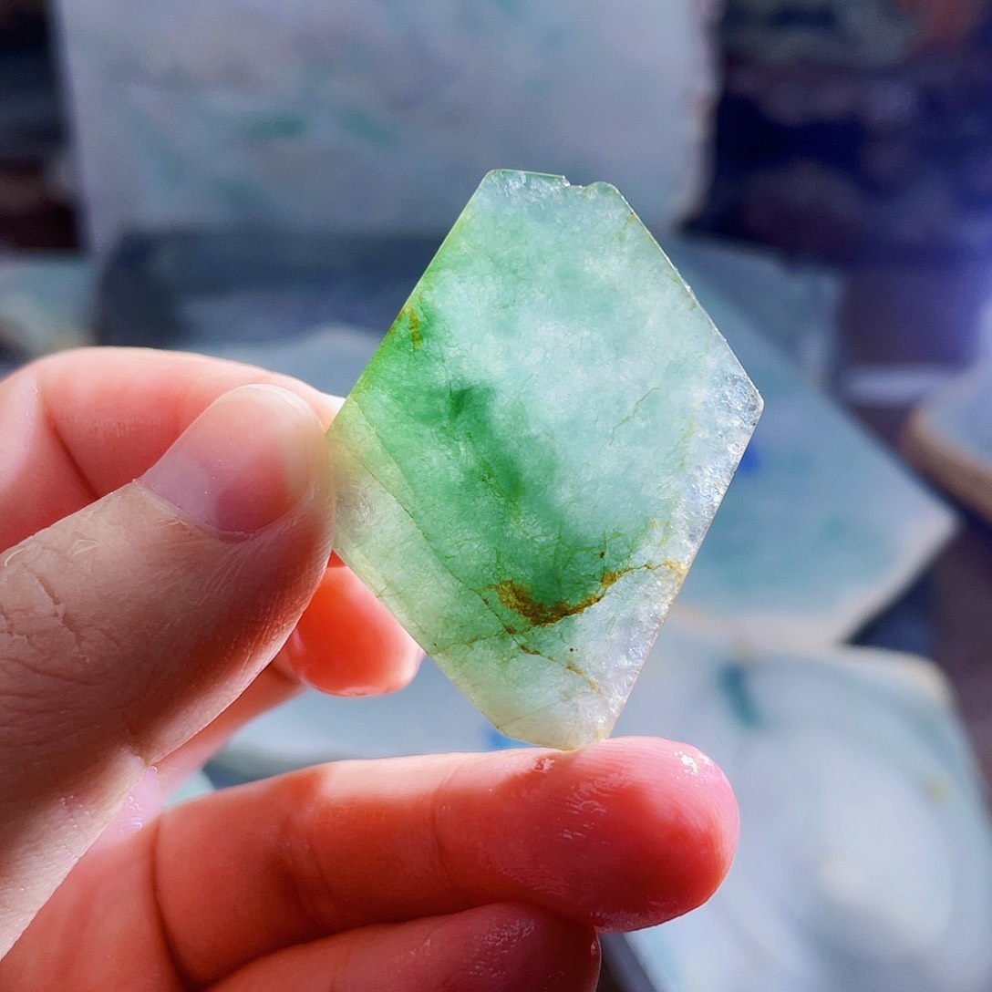 翡翠未镶嵌颈饰毛料12