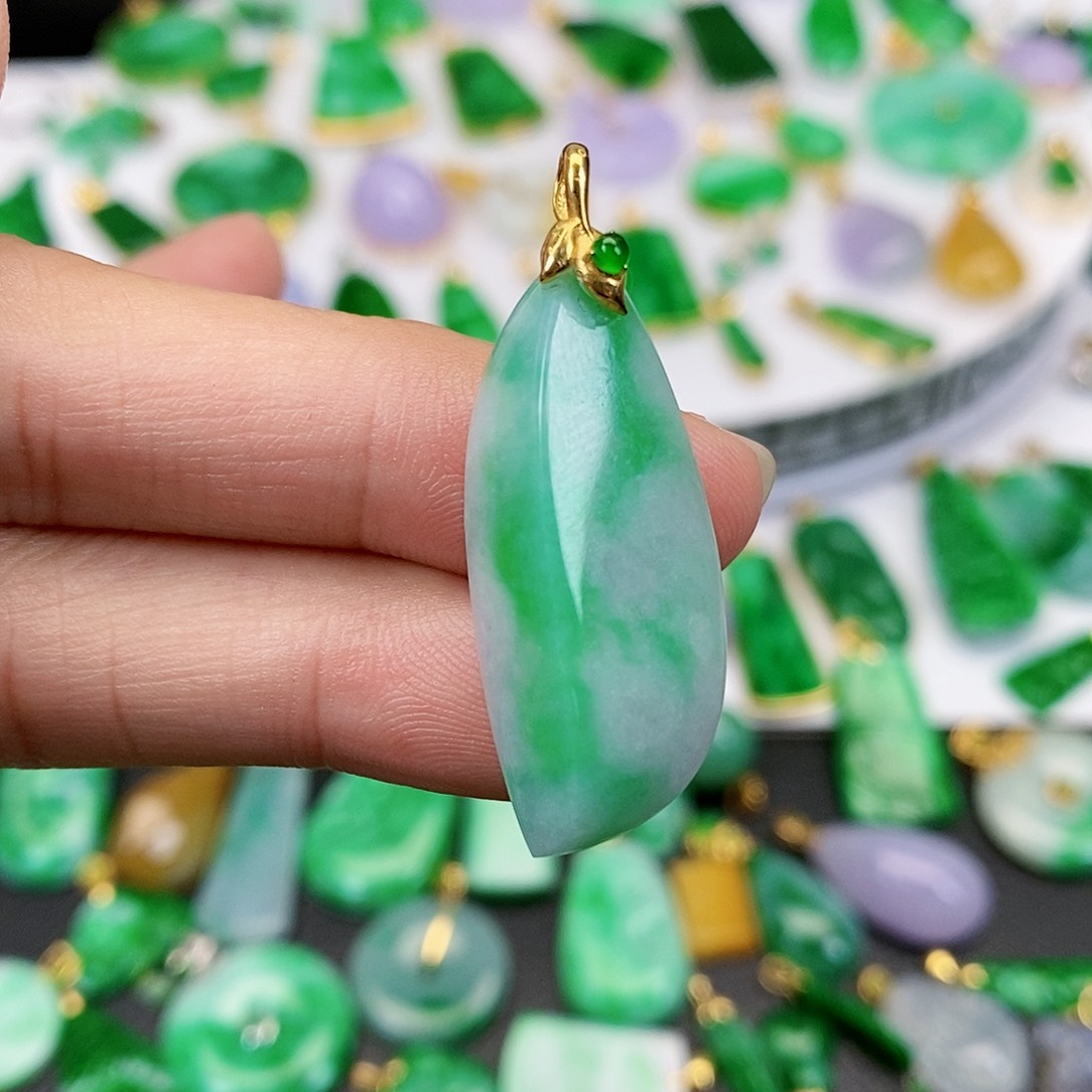 翡翠吊坠(不含链)18K金镶嵌