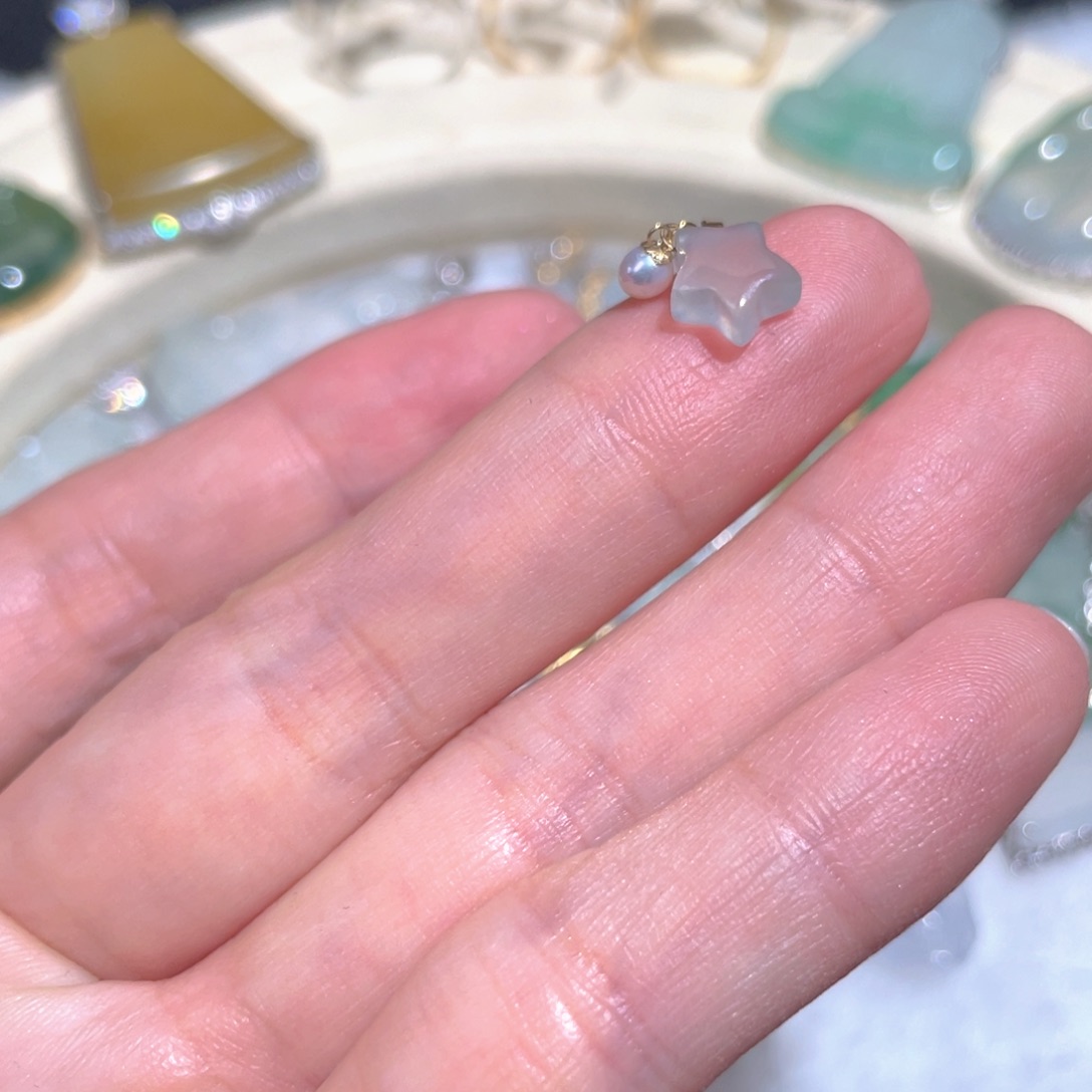 翡翠颈饰18K金镶嵌翡翠