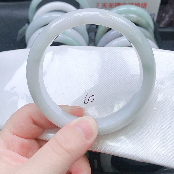 翡翠未镶嵌手镯406