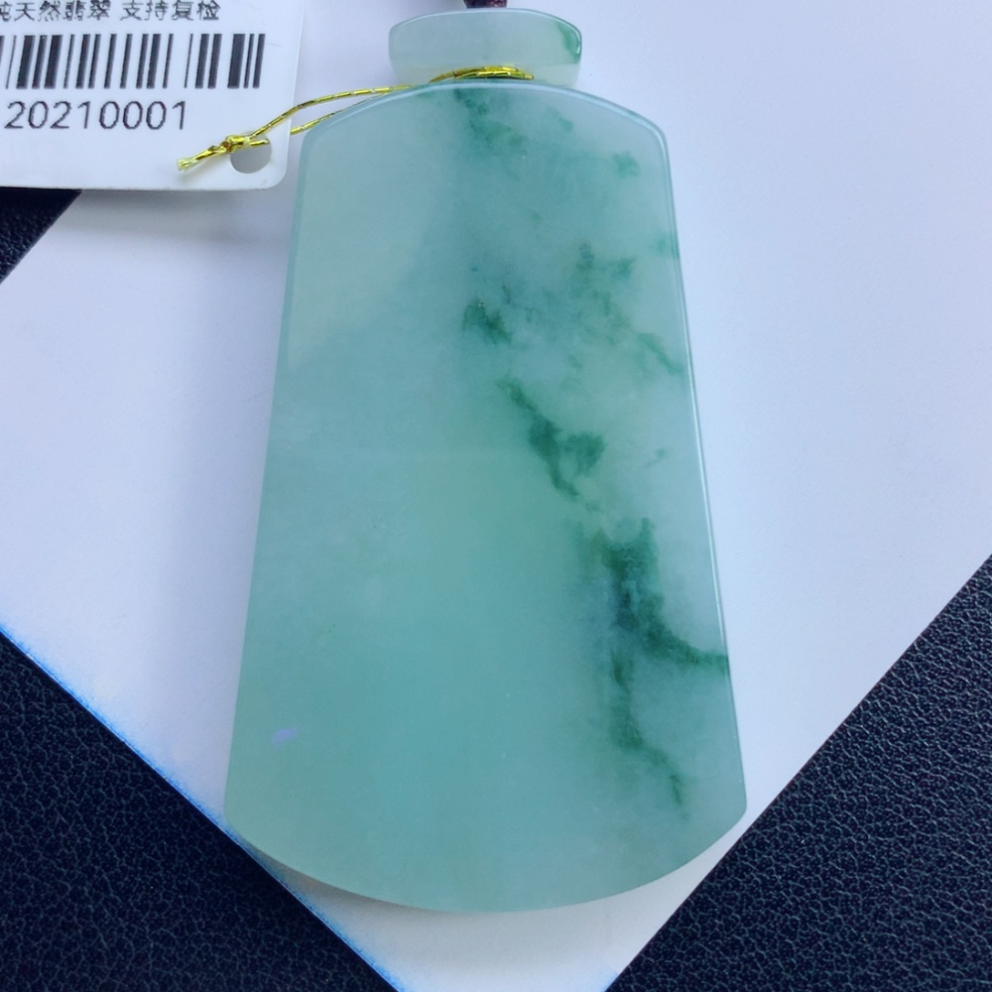 翡翠未镶嵌颈饰无事牌