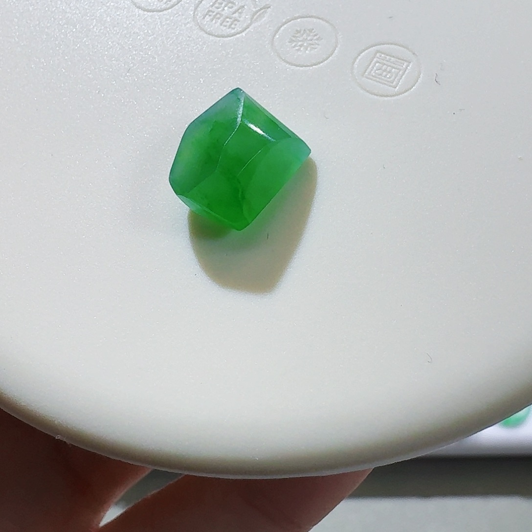 翡翠颈饰未镶嵌随形