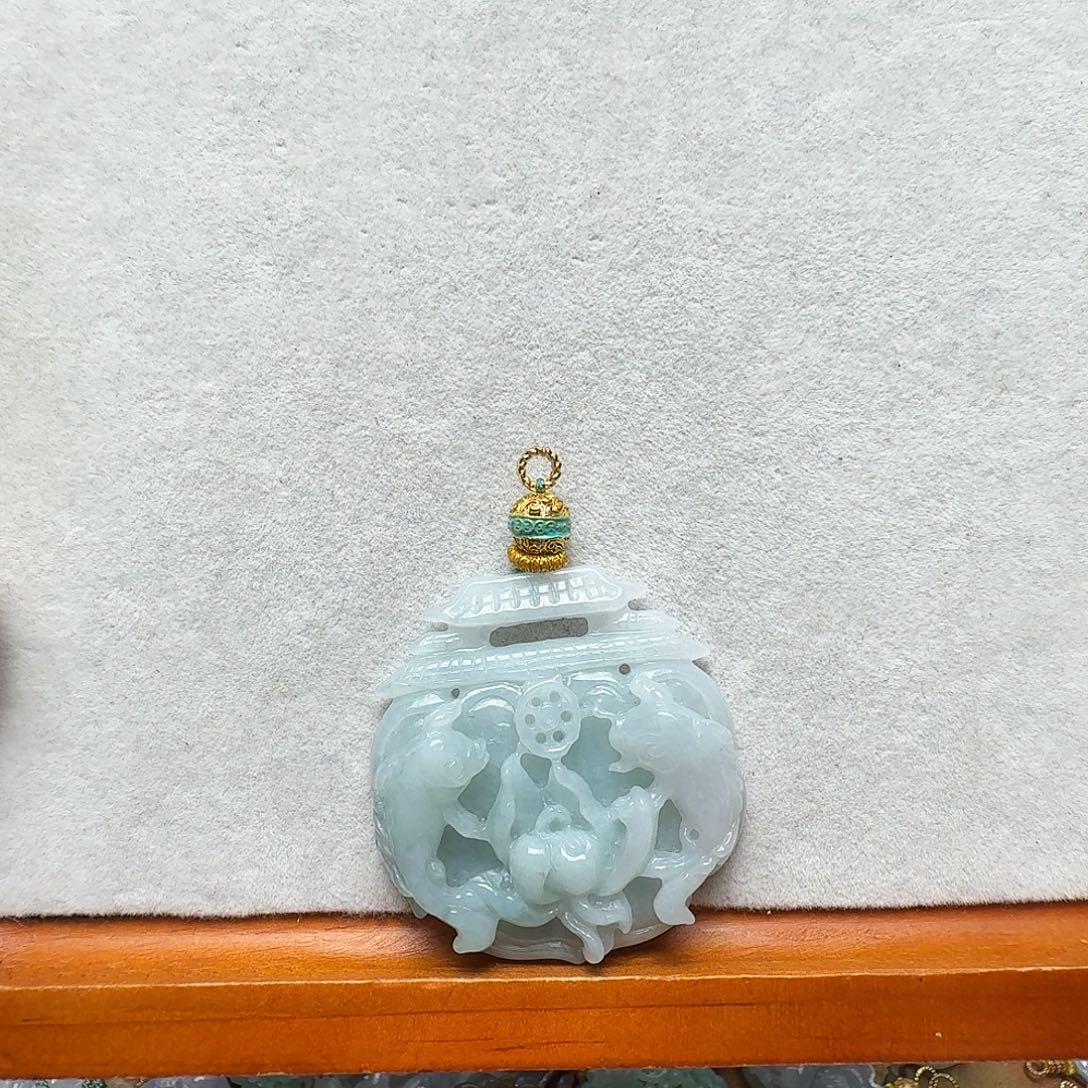 翡翠未镶嵌吊坠(赠链)