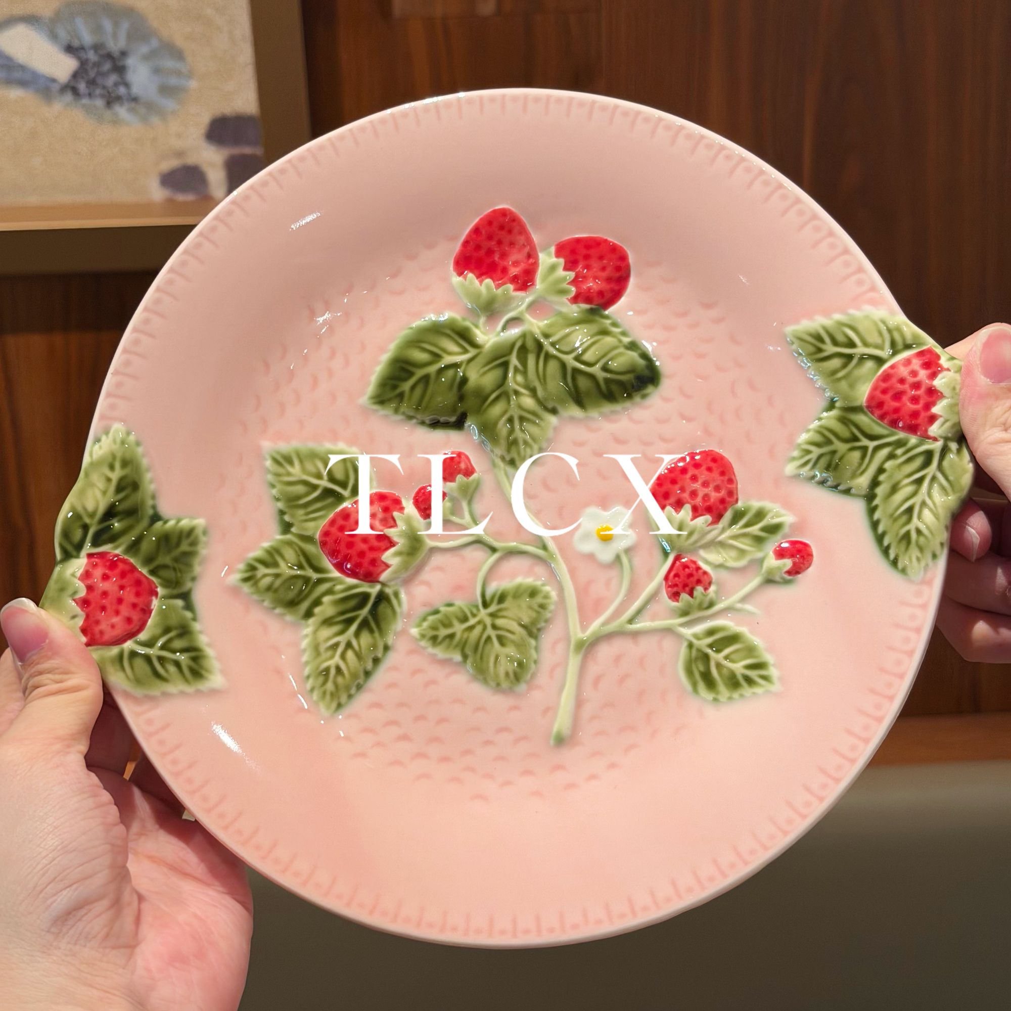 【TLCX 外贸原单】葡萄牙粉色手绘浮雕草莓-10英寸双耳盘