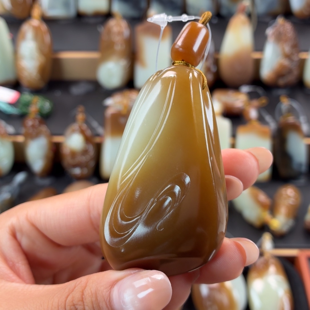 和田玉未镶嵌颈饰