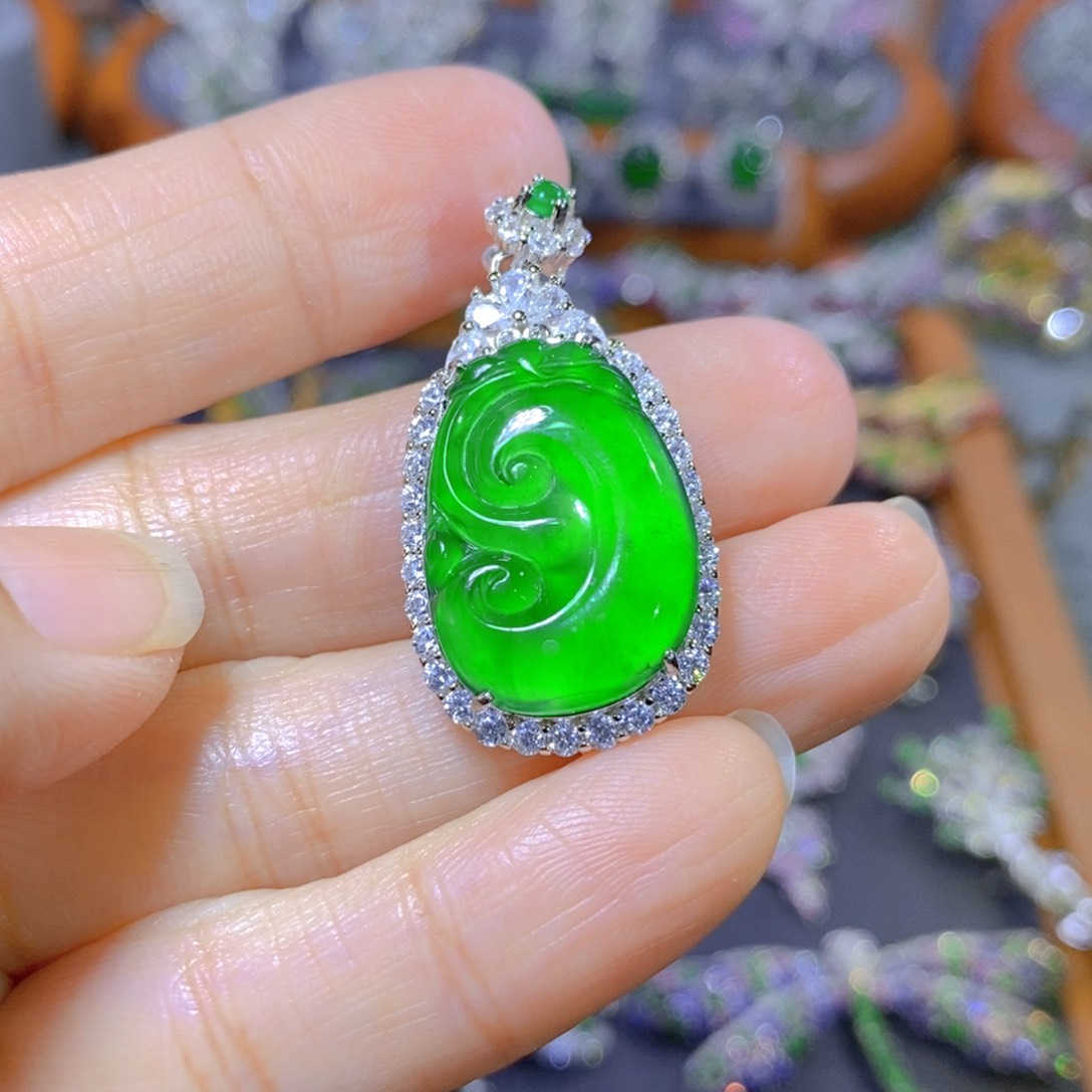 翡翠颈饰银S925镶嵌天然翡翠