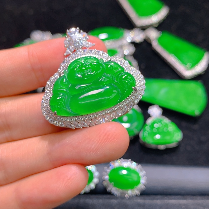 翡翠银S925镶嵌颈饰一个