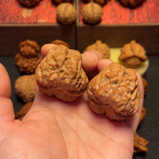 骆***君文玩核桃吊坠蛤蟆头