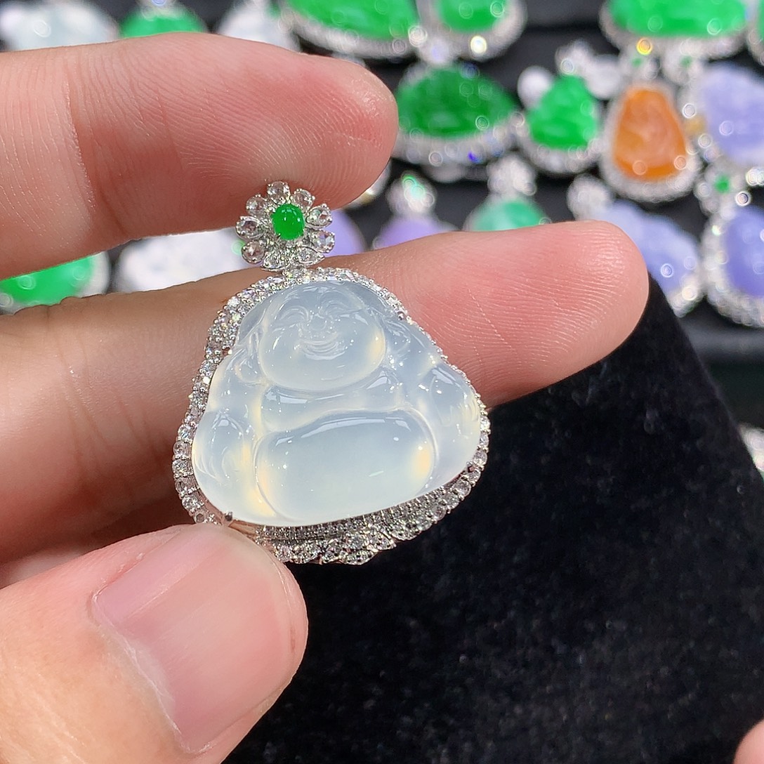 翡翠18K金镶嵌颈饰