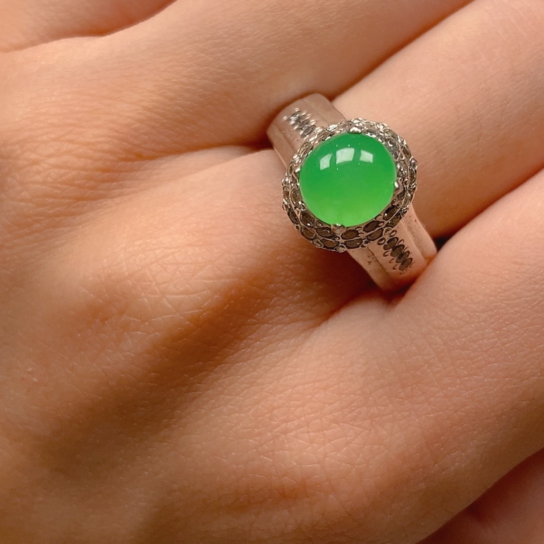 翡翠戒指未镶嵌小****绿蛋面