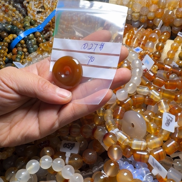 徐***白玛瑙/玉髓未镶嵌颈饰0027……70