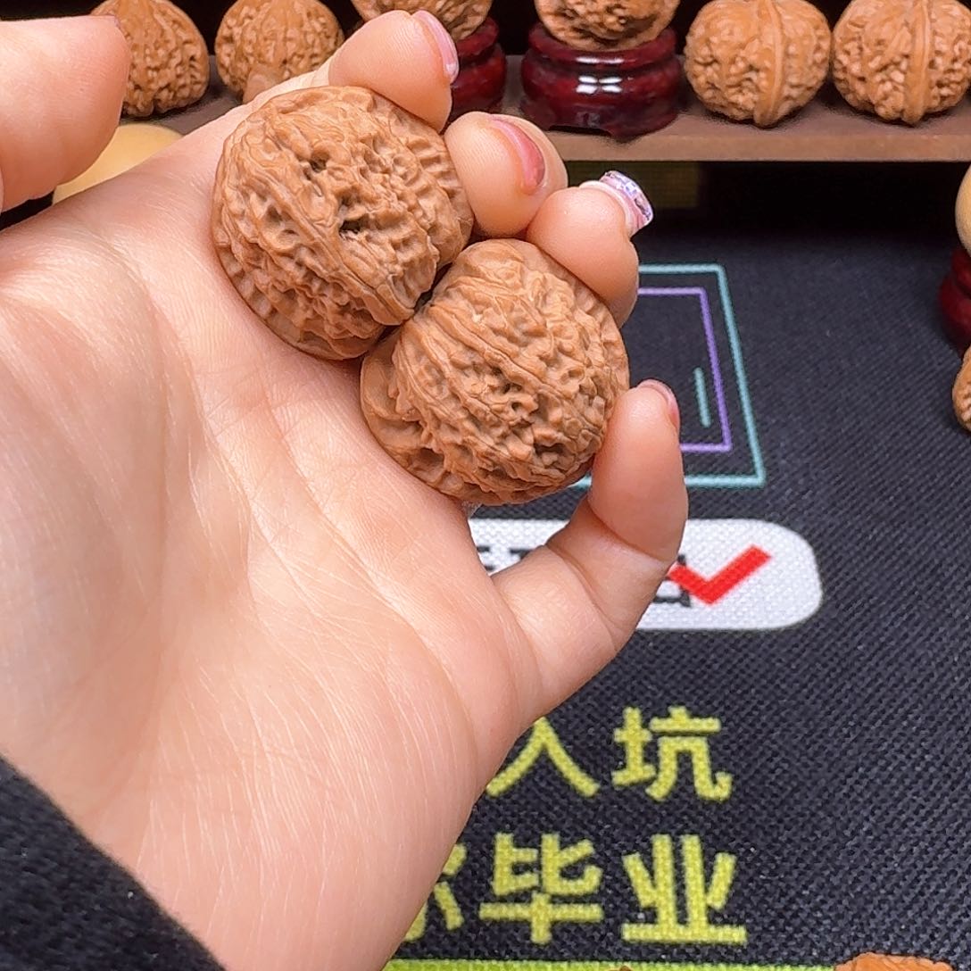 文玩核桃吊坠30白狮子手捻