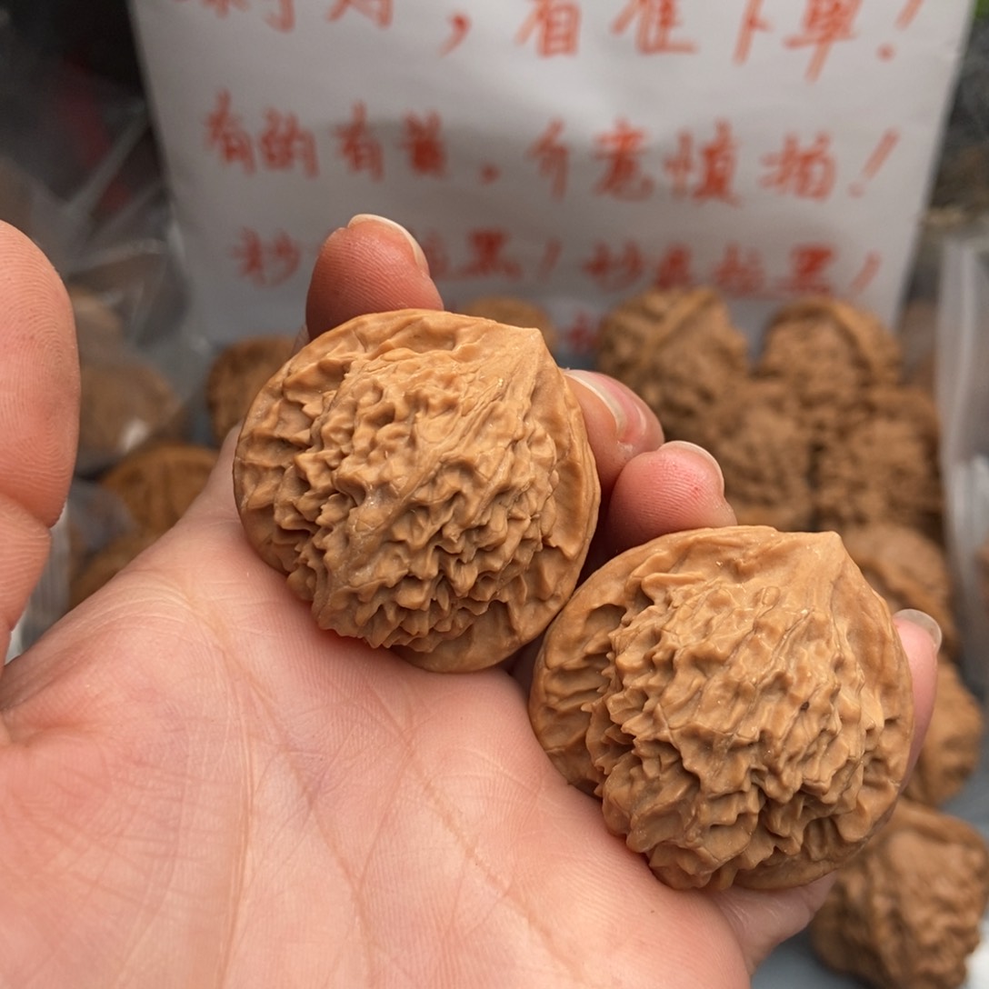 文玩核桃把件有*者皇冠43